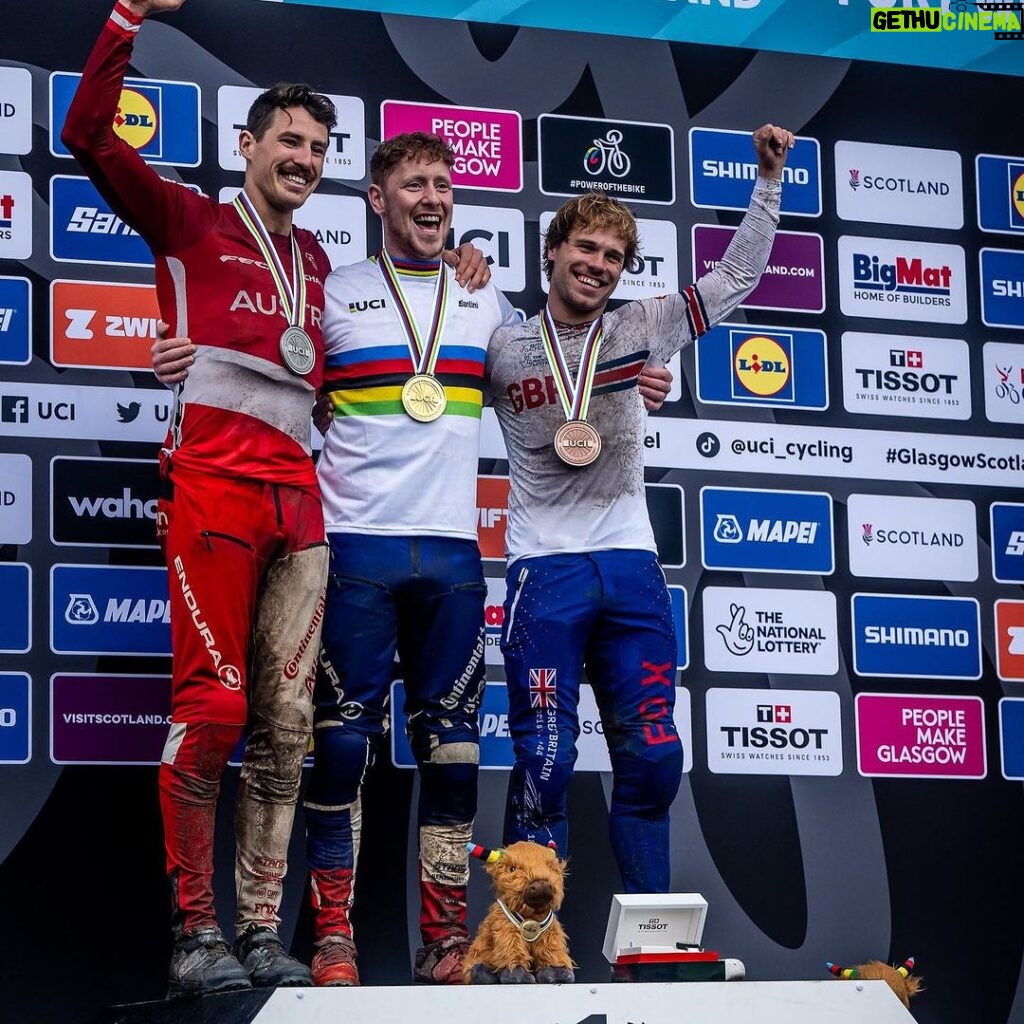 Rachel Atherton Instagram - Wow. Just WOW!! @charlie_hatton1 World Champion! @andreas.kolb66 p2 🔥🔥🔥🔥 Such Perfection from them both bloody love you guys!!! @athertonbikes @athertonracing @conti_mtb