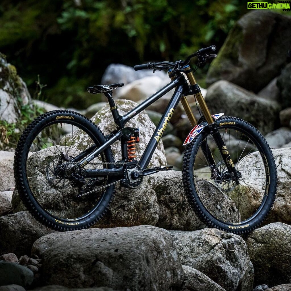 Rachel Atherton Instagram - Stealth Mode 🥷Engaged! Black & Gold, baby 🖤 HOW sick does this look?! To see the anodised gold A on this bike means so much🖤 thank you crew @athertonbikes, all of you, @athertonracing for doing this 🖤🖤🖤 🥷 My first “colour” on an atherton bike & we went gold 👌 we pour all the energy of our small team into actually making these bikes for customers & us racers, and making them damn good! so colour has taken a back seat for the first few years, this means a lot 🖤😮‍💨💪 @nathhughesphoto UCI World Championships