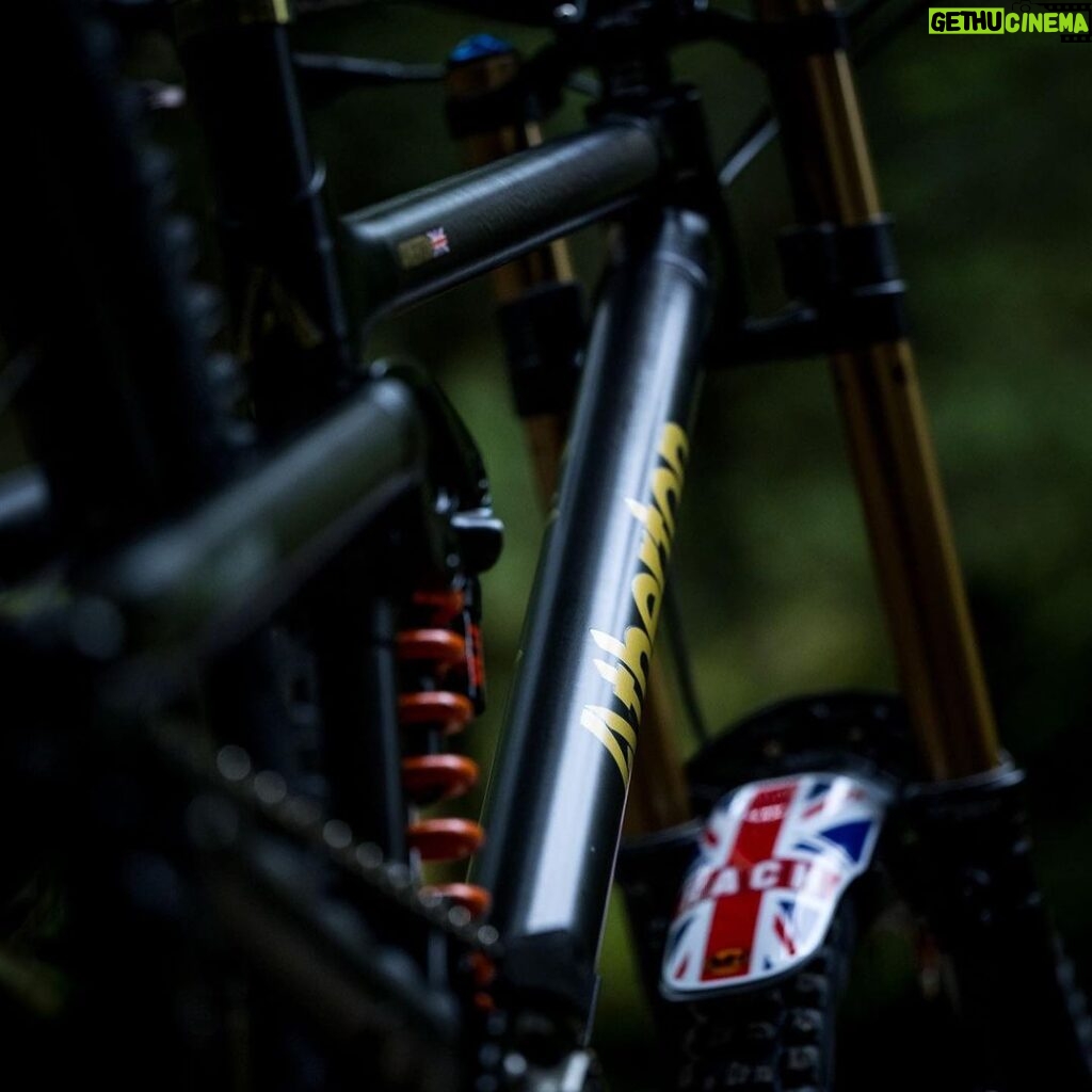 Rachel Atherton Instagram - Stealth Mode 🥷Engaged! Black & Gold, baby 🖤 HOW sick does this look?! To see the anodised gold A on this bike means so much🖤 thank you crew @athertonbikes, all of you, @athertonracing for doing this 🖤🖤🖤 🥷 My first “colour” on an atherton bike & we went gold 👌 we pour all the energy of our small team into actually making these bikes for customers & us racers, and making them damn good! so colour has taken a back seat for the first few years, this means a lot 🖤😮‍💨💪 @nathhughesphoto UCI World Championships