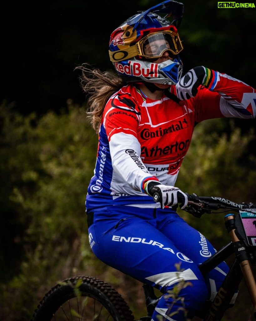 Rachel Atherton Instagram - Just after I cased the jump & my shoulder went AWOL 🤮 The emotions of racing are just RIDICULOUS!! From the lowest lows when I hurt my shoulder somehow with a lot of treatment & physio I was able to put a race run down & im SO STOKED to finish p 8 !! To the highest highs of World Champ for @charlie_hatton1 🌈 To race at Fort William again for world champs was the dream & I was so devastated when I thought I was out, but Gee was adamant I had to at least give myself the opportunity for race day, by completing a 2nd practice run & starting my QUALIES run, When I dropped in for QUALIES the plan was to pull over straight away but when I actually ignored the pain for a bit it felt sort of not too bad & I was like, “oh my god, I think I can carry on! “ When I made it thru the first rocks then the first rock drop where Nina crashed, I thought “If I can go off this drop & I’m ok, I can get down!! Anyway come race day, the more I seemed to use the muscles the better, LOTS of physio & taping but race day I was not convinced, it was still pretty sore & felt unstable, But I am SO pleased I pushed on & could manage a race run & THANK YOU EVERYONE WHO CHEERED it really makes a big difference when the going gets tough, the crowd help the racers so much ❤❤❤ To see @charlie_hatton1 & @andreas.kolb66 go 1 & 2 in men was just MENTAL!! What a weekend!! 🌈🖤 @athertonbikes @athertonracing #fortwilliam #uciworldchampionship #mtb #mtblife