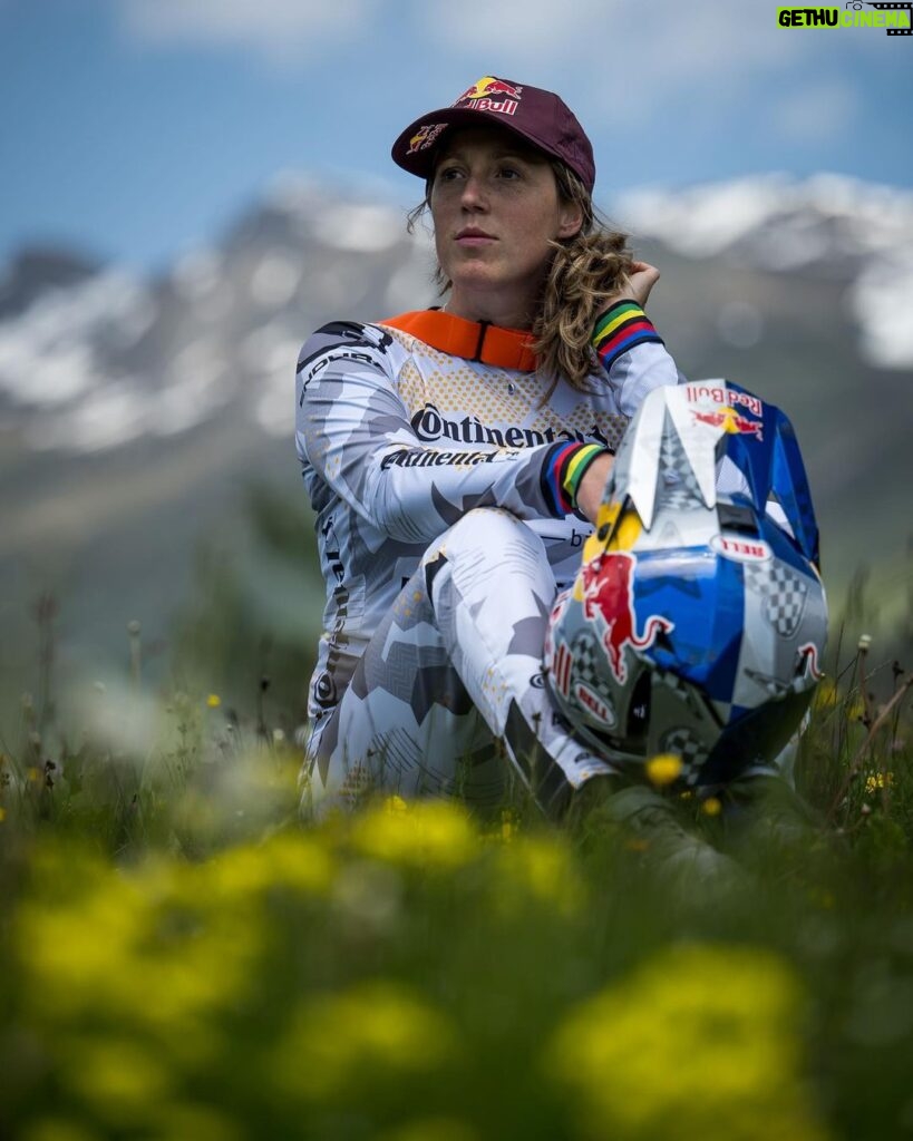 Rachel Atherton Instagram - First Race of 2023 😍 New @enduraofficial kit ✅ Special new helmet design ✅ Track walk ✅ Bike rebuild ✅ Suspension setup ✅ Warm up ✅ I just can’t believe I’m here really!! Amazing to be back with the team @athertonracing & the most amazing part is getting my bike looked after by everyone 😂 & food cooked 😍 Today was about getting ready for practice tomorrow & switching on my racer head! I’m so lucky my mum is here to look after arna so I can try to focus ❤ it’s so strange switching mindsets! Thanks for all the love & messages, feeling nervous but remembering: safety first!! 😋 @nathhughesphoto 🙏🏽👌