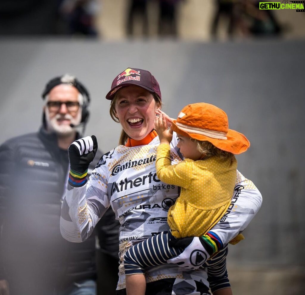 Rachel Atherton Instagram - 🤯40th World Cup win baby! What the actual heck!!!! Feels so surreal, it just won’t sink in, it feels like a dream! ⭐❤⭐❤⭐❤ Such a Massive team effort to make this race, let alone to win! Thanks to everyone for helping me @athertonracing @ mum @alanmilway @athertonbikes @conti_mtb @redbull #mumsrule #40 #ucimtbworldcup @nathhughesphoto photos