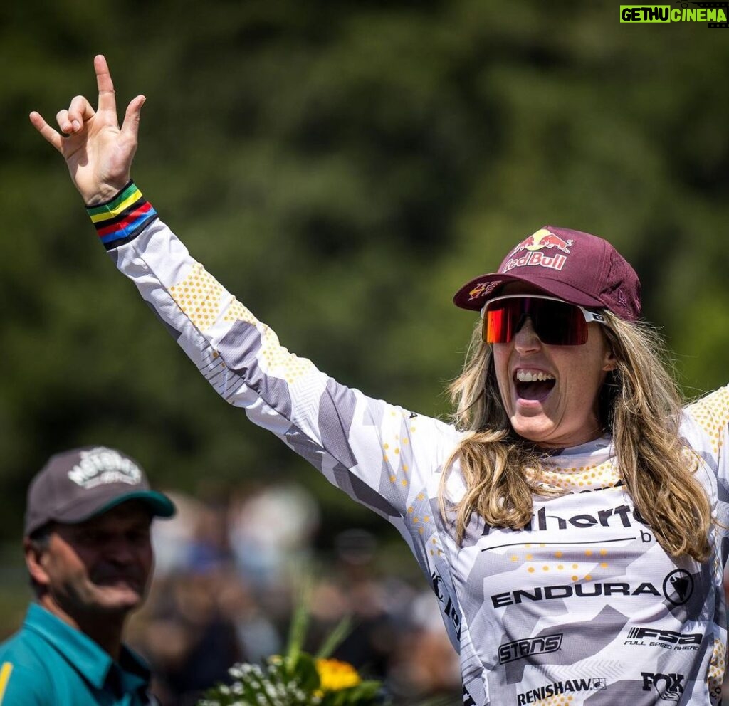 Rachel Atherton Instagram - 🤯40th World Cup win baby! What the actual heck!!!! Feels so surreal, it just won’t sink in, it feels like a dream! ⭐❤⭐❤⭐❤ Such a Massive team effort to make this race, let alone to win! Thanks to everyone for helping me @athertonracing @ mum @alanmilway @athertonbikes @conti_mtb @redbull #mumsrule #40 #ucimtbworldcup @nathhughesphoto photos