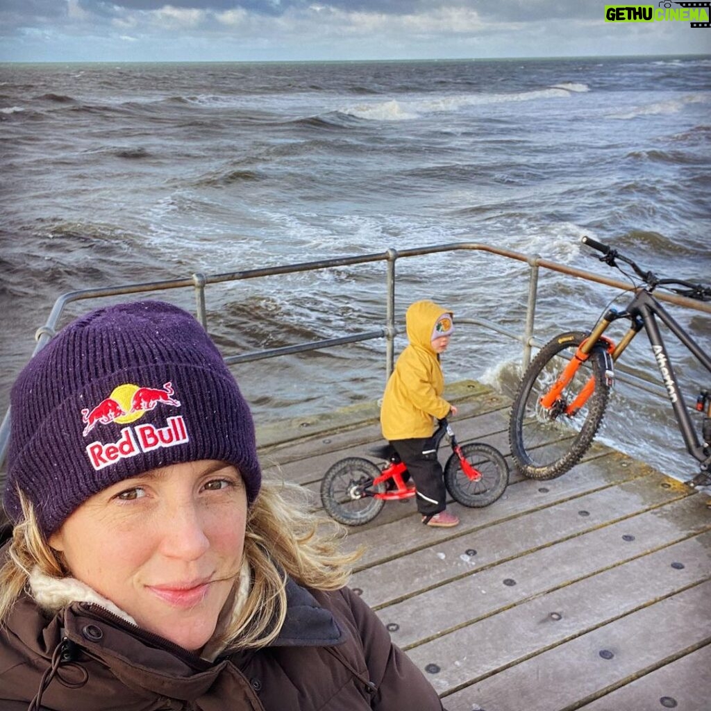 Rachel Atherton Instagram - ❤❤❤🍦🍦🍦⛈⛈⛈ More filming for @redbullbike race Tapes s2, out in spring 🤗 We took a short trip to lake maggiore where olly & his team were building an @heartwoodsaunas fell in love with lake maggiore! Wild wet wales 🏴󠁧󠁢󠁷󠁬󠁳󠁿 trying to make the most of every day rain or shine! After 1min.45seconds riding in the rain along the pier we had to go back to the van and arna fell asleep 😂 track check @dyfibikepark ❤ love riding my Moto so much, We used to race 3hour moto enduros (Wirral off roads) me @dan_atherton @gee_atherton let’s get back to it, i miss racing moto enduro! ❤