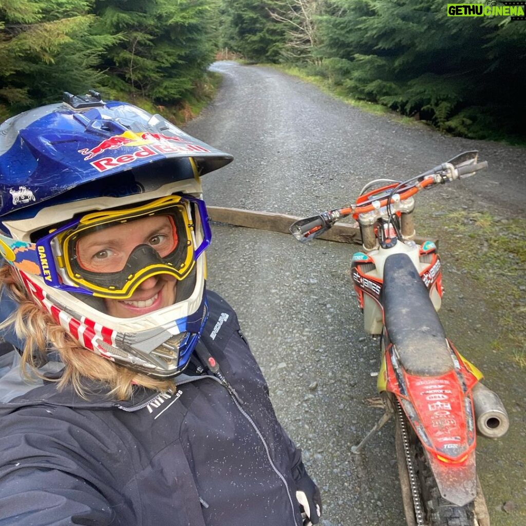 Rachel Atherton Instagram - ❤❤❤🍦🍦🍦⛈⛈⛈ More filming for @redbullbike race Tapes s2, out in spring 🤗 We took a short trip to lake maggiore where olly & his team were building an @heartwoodsaunas fell in love with lake maggiore! Wild wet wales 🏴󠁧󠁢󠁷󠁬󠁳󠁿 trying to make the most of every day rain or shine! After 1min.45seconds riding in the rain along the pier we had to go back to the van and arna fell asleep 😂 track check @dyfibikepark ❤ love riding my Moto so much, We used to race 3hour moto enduros (Wirral off roads) me @dan_atherton @gee_atherton let’s get back to it, i miss racing moto enduro! ❤