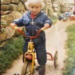 Rachel Atherton Instagram - Last week on our trikes 🛺 @dan_atherton @gee_atherton & myself 😅😅💗💗💗 thanks mum 🥰
