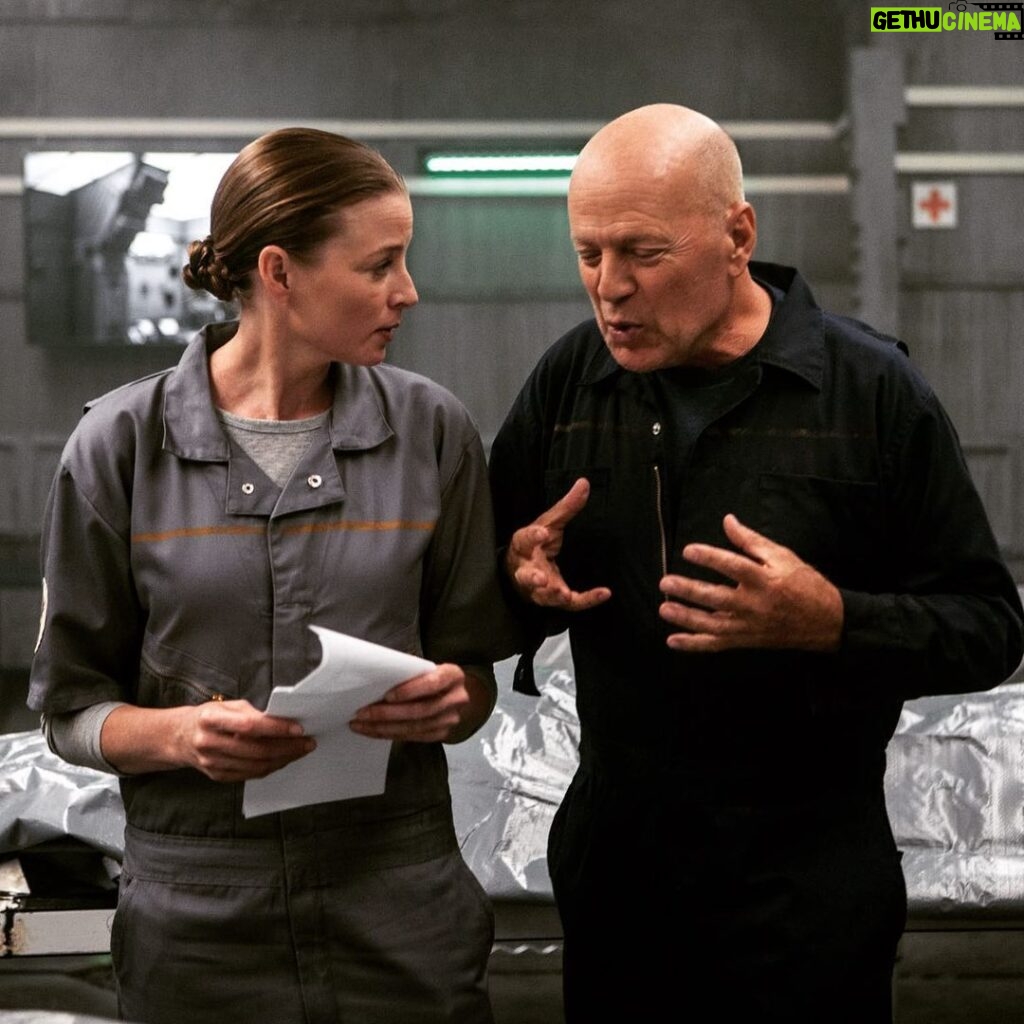 Rachel Nichols Instagram - Kind to everyone, gentle, fantastic sense of humor, fabulous storyteller, didn’t take himself too seriously, very fun to work with, and an all-around great guy. I am lucky we got to spend time together. ❤ #brucewillis ❤