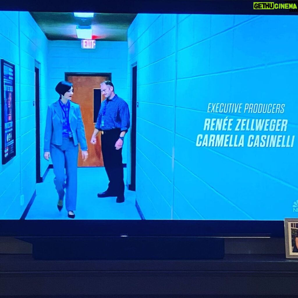 Rachel Nichols Instagram - It’s so nice when your friend is a dynamic, talented, beautiful badass… Congratulations, @carmella_casinelli - we are LOVING “The Thing About Pam”!