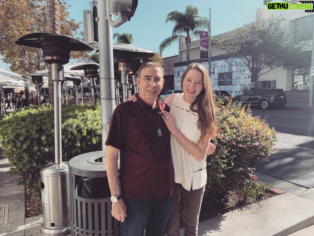 Rachel Nichols Instagram - A lovely time was had by all. It was so nice meeting @edmoilersx5 for lunch at @portaviaca yesterday. So delicious! Many thanks for your kindness and generosity in support of @lollipoptheater - we greatly appreciate it!