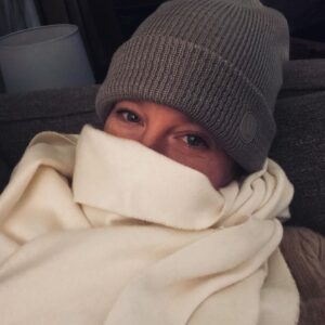 Rachel Nichols Instagram - Back to work is beautiful. And cold. Definitely cold. 🥶.
