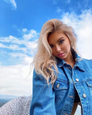 Raelynn Harper Instagram - on cloud nine