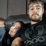 Rafael Vitti Instagram - Decidimos sair hoje!! em vez de cochilar em casa viemos fazer isso no cinema, nada planejado. Revezamos, cada um dormiu numa parte do filme , assim conseguimos contar um pro outro o que cada um perdeu. Um pouco de descanso, um pouco de lazer: é disso que papais e mamães trabalhadores precisam. 😴❤️ @tatawerneck