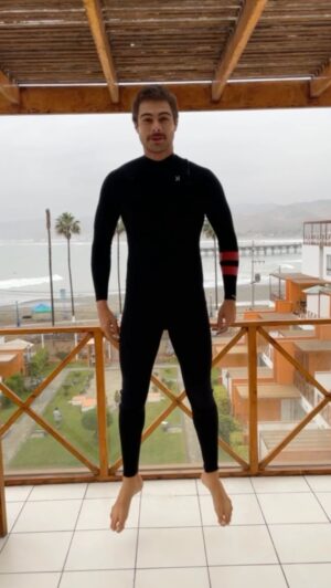 Rafael Vitti Instagram - Corriendo por las olas peruanas ❄️✨🇵🇪🙏🏼