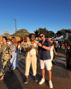Rafael Vitti Instagram - Isso é #ThisIsLiving sim ou com certeza? 
Corona Sunsets trazendo muito sol e uma energia maravilhosa!!! ✨🙏🏼🌅 @coronabrasil #CoronaSunsets #ThisIsLiving #Bebacommoderação #publi