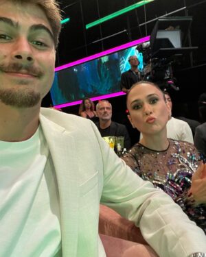 Rafael Vitti Instagram - Noite mais do que especial no #MelhoresDoAno, prestigiando meu amor que concorreu na categoria melhor humorista e também representando nossa amada novela Além da Ilusão, na categoria Melhor Novela, junto com nosso diretor artístico @luizhrios , nossa autora diva @alessandrapoggiautora , nosso gerente de produção @mauricio_quaresma_  e @barbararaquelpaz ,que dispensa apresentações 

✨🍀♥️♥️♥️