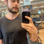 Rafael Vitti Instagram - Aquela manhã cheia de saúde e suor!! Almocinho balanceado e colorido. Ainda deu tempo de levar a pequena na aula, suado mesmo. Mais tarde tem gravação madrugada a dentro 🎬💪🏽🔪 Lindo dia!!! ✨