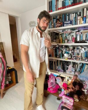 Rafael Vitti Instagram - Pedi pra Tata fazer umas fotos minhas ontem, antes da gente sair. E posso confirmar que como fotógrafa você é uma excelente comediante, meu amor. 
Ce tava com raiva de mim? 
😂🫶🏼♥️ @tatawerneck