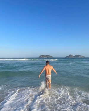 Rafael Vitti Instagram - Folguinha boooaaa 🙏🏼🏖️☀️
