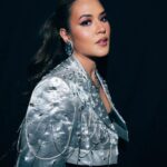 Raisa Andriana Instagram - Throwback waktu HUT Trans kemarin duet bareng @rizkyfbian ✨wearing silver look by @byestherjean Makeup // @ferryfahrizal Hair // @ibaayy___ Styled // @elcofrebliaman Photo // @high_iso