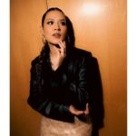 Raisa Andriana Instagram - Tiap weekend galau terus ndak bahaya tah? Thank youu semua yang udah nyanyi bareng di @goyanggempita semalem!! Makeup // @vagueskin Hair // @ibaayy___ Styled // @ivanteguhsantoso Photo // @high_iso Hotel Mulia Senayan, Jakarta