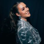 Raisa Andriana Instagram - Throwback waktu HUT Trans kemarin duet bareng @rizkyfbian ✨wearing silver look by @byestherjean Makeup // @ferryfahrizal Hair // @ibaayy___ Styled // @elcofrebliaman Photo // @high_iso
