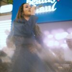 Raisa Andriana Instagram - A little throwback from last weekend @beautyhaulofficial Udah lama ngga manggung di atrium mall begini ruame bangett, sayang banget sama penonton anti jaim ginii.. Thank you yang udah nyanyi bareng aku dan belanja @officialrainebauty pastinyaa 🫶🏻 Makeup // @ferryfahrizal Hair // @ibaayy___ Styled // @elcofrebliaman Photo // @agrasuseno