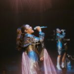 Raisa Andriana Instagram - Kembali ke Sydney. Semoga homesick nya terobati sedikit dgn penampilan kami yaa, I love the intimate energy that we shared that night. Smoga bisa cepet manggung buat kalian lagi, but till then, kita LDRan dulu ya! 🫶🏻 Makeup // @ferryfahrizal Hair // @ibaayy___ Styled // @ivanteguhsantoso Dress // @digo.designs Photo // @agrasuseno