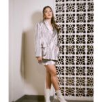 Raisa Andriana Instagram - Sabtu ini di Banjarbaru, suasana intimate tapi penontonnya full galau. Seruu karaokean bareng kalian! See you next time Pamor Borneo! Makeup // @ferryfahrizal Hair // @ibaayy___ Styled // @elcofrebliaman Photo // @claudianrh