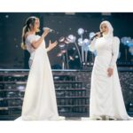 Raisa Andriana Instagram - So happy bisa duet when you believe me bareng @arianinismaputri 🫶🏻 also loving this stunning white gown by @felissa_thung Makeup // @ferryfahrizal Hair // @ibaayy___ Styled // @elcofrebliaman Photo // @high_iso