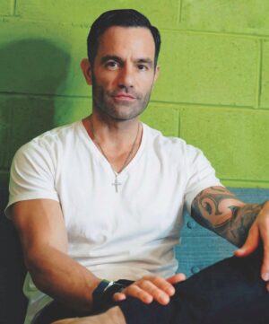 Ramin Karimloo Instagram - Interview for @unclearmag October issue. 

📷 @camiliberty 
🖊️ @mikalawten