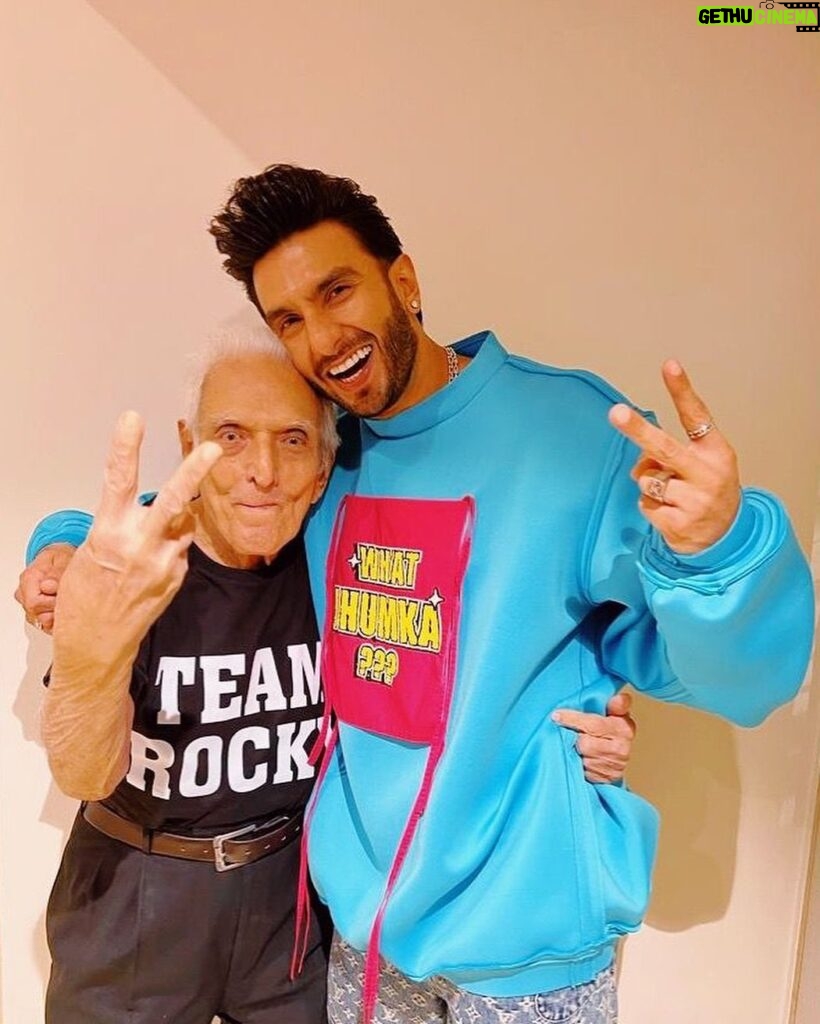 Ranveer Singh Instagram - Nana is peak Rocky-ism! 💣🔥 93 and Rock(y)ing!!! 🕺🏽🥂such a #Heartthrob 💓