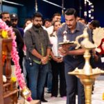 Ranveer Singh Instagram - शुभारंभ ! 🕉️🧿🙏🏽♥️ ✨💫 All set to reprise one of my most loved characters from the Rohit Shetty Cop Universe - SIMMBA 👮🏻‍♂️ in #SinghamAgain ! We seek your love and blessings for our new journey ♥️🙏🏽 @ajaydevgn @itsrohitshetty