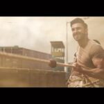 Ranveer Singh Instagram - Hum dono bahut alag hain, LEKIN……………..💪🏾💪🏾 #DeshKiMitti