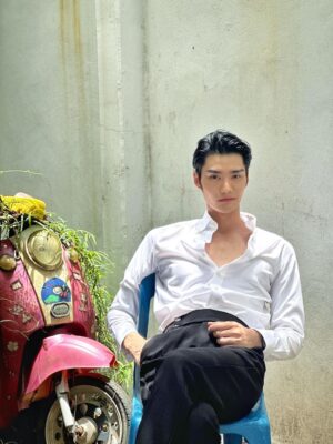 Rathanand Chanyachirawong Instagram - ฝนตกแบบนี้ ไปแว๊นฝ่าฝนกับพี่มั๊ย #sprezzatura