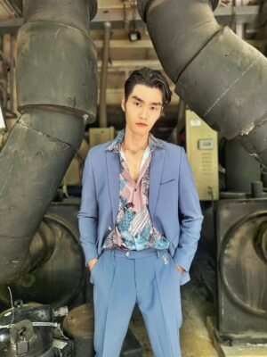 Rathanand Chanyachirawong Instagram - Red or Blue, You choose Neo! 

#แดงหรือฟ้า #ฟ้าก็รักพี่ตา #พี่ตาก็รักแก๊งค์3ช่า #พ่อก็รักน้ำมันเครื่อง #men #menstyle #mensuit #mensuiting #sprezzatura