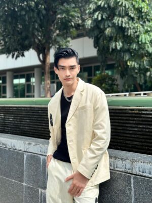 Rathanand Chanyachirawong Instagram - เด็กน้อยคนนั้นดูหงอยเหงา ในมือของเขามี #Weiner