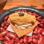Rathanand Chanyachirawong Instagram - ว้าว ทุกคำจริงๆ ไปกินโอมากาเสะที่ @hotaru.omakase มาฮับ เป็น20คำที่ตื่นตาตื่นใจทุกคำและแน่นอน อร่อยมาก Appitizerน่าสนใจทุกคำ ก่อนเข้านิกิริ ข้าวปรุงรสด้วยน้ำส้มสายชูแดงปรุงรสได้กลมกล่อมมาก ไม่มีแย่งซีนน้องปลาเลย ส่วนน้องปลาตั้งมะได ชิมะอาจิ คินเมะได ชูโทโร่ โอโร่ agedมาหมด เจ้มจ้นมาก และแน่นอนUni ใช้Buffon uni หวานฉ่ำ อยากซ้ำ เมนูล้างpalateที่surprisedมาก คือ ไข่ตุ๋นคั่นด้วยวิปครีปทรัฟเฟิลและท็อบด้วยกุ้งเทมปุระ เมนูนี้มีในทุกคอร์สด้วย เชฟเบียร์ที่มาดูแลบอกมา เชฟพิถีพิพิถันกับทุกเมนู ที่สำคัญ presentation สนุกมากๆทั้ง20คำเลย อยากลองกินโอมากาเสะเริ่มที่799 แนะนำเลยจ้า ยิ้มกลับบ้านแน่นอน เดี๋ยวจัดเต็มช็อตเด็ดในreelต่อ รอติดตามชมนะฮับ #hotaruomakase #sushi #omakase Hotaru 119 Omakase & Izakaya - Sanampao