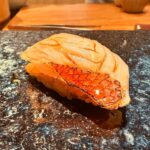 Rathanand Chanyachirawong Instagram - ว้าว ทุกคำจริงๆ ไปกินโอมากาเสะที่ @hotaru.omakase มาฮับ เป็น20คำที่ตื่นตาตื่นใจทุกคำและแน่นอน อร่อยมาก Appitizerน่าสนใจทุกคำ ก่อนเข้านิกิริ ข้าวปรุงรสด้วยน้ำส้มสายชูแดงปรุงรสได้กลมกล่อมมาก ไม่มีแย่งซีนน้องปลาเลย ส่วนน้องปลาตั้งมะได ชิมะอาจิ คินเมะได ชูโทโร่ โอโร่ agedมาหมด เจ้มจ้นมาก และแน่นอนUni ใช้Buffon uni หวานฉ่ำ อยากซ้ำ เมนูล้างpalateที่surprisedมาก คือ ไข่ตุ๋นคั่นด้วยวิปครีปทรัฟเฟิลและท็อบด้วยกุ้งเทมปุระ เมนูนี้มีในทุกคอร์สด้วย เชฟเบียร์ที่มาดูแลบอกมา เชฟพิถีพิพิถันกับทุกเมนู ที่สำคัญ presentation สนุกมากๆทั้ง20คำเลย อยากลองกินโอมากาเสะเริ่มที่799 แนะนำเลยจ้า ยิ้มกลับบ้านแน่นอน เดี๋ยวจัดเต็มช็อตเด็ดในreelต่อ รอติดตามชมนะฮับ #hotaruomakase #sushi #omakase Hotaru 119 Omakase & Izakaya - Sanampao