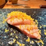 Rathanand Chanyachirawong Instagram - ว้าว ทุกคำจริงๆ ไปกินโอมากาเสะที่ @hotaru.omakase มาฮับ เป็น20คำที่ตื่นตาตื่นใจทุกคำและแน่นอน อร่อยมาก Appitizerน่าสนใจทุกคำ ก่อนเข้านิกิริ ข้าวปรุงรสด้วยน้ำส้มสายชูแดงปรุงรสได้กลมกล่อมมาก ไม่มีแย่งซีนน้องปลาเลย ส่วนน้องปลาตั้งมะได ชิมะอาจิ คินเมะได ชูโทโร่ โอโร่ agedมาหมด เจ้มจ้นมาก และแน่นอนUni ใช้Buffon uni หวานฉ่ำ อยากซ้ำ เมนูล้างpalateที่surprisedมาก คือ ไข่ตุ๋นคั่นด้วยวิปครีปทรัฟเฟิลและท็อบด้วยกุ้งเทมปุระ เมนูนี้มีในทุกคอร์สด้วย เชฟเบียร์ที่มาดูแลบอกมา เชฟพิถีพิพิถันกับทุกเมนู ที่สำคัญ presentation สนุกมากๆทั้ง20คำเลย อยากลองกินโอมากาเสะเริ่มที่799 แนะนำเลยจ้า ยิ้มกลับบ้านแน่นอน เดี๋ยวจัดเต็มช็อตเด็ดในreelต่อ รอติดตามชมนะฮับ #hotaruomakase #sushi #omakase Hotaru 119 Omakase & Izakaya - Sanampao