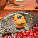 Rathanand Chanyachirawong Instagram - ว้าว ทุกคำจริงๆ ไปกินโอมากาเสะที่ @hotaru.omakase มาฮับ เป็น20คำที่ตื่นตาตื่นใจทุกคำและแน่นอน อร่อยมาก Appitizerน่าสนใจทุกคำ ก่อนเข้านิกิริ ข้าวปรุงรสด้วยน้ำส้มสายชูแดงปรุงรสได้กลมกล่อมมาก ไม่มีแย่งซีนน้องปลาเลย ส่วนน้องปลาตั้งมะได ชิมะอาจิ คินเมะได ชูโทโร่ โอโร่ agedมาหมด เจ้มจ้นมาก และแน่นอนUni ใช้Buffon uni หวานฉ่ำ อยากซ้ำ เมนูล้างpalateที่surprisedมาก คือ ไข่ตุ๋นคั่นด้วยวิปครีปทรัฟเฟิลและท็อบด้วยกุ้งเทมปุระ เมนูนี้มีในทุกคอร์สด้วย เชฟเบียร์ที่มาดูแลบอกมา เชฟพิถีพิพิถันกับทุกเมนู ที่สำคัญ presentation สนุกมากๆทั้ง20คำเลย อยากลองกินโอมากาเสะเริ่มที่799 แนะนำเลยจ้า ยิ้มกลับบ้านแน่นอน เดี๋ยวจัดเต็มช็อตเด็ดในreelต่อ รอติดตามชมนะฮับ #hotaruomakase #sushi #omakase Hotaru 119 Omakase & Izakaya - Sanampao