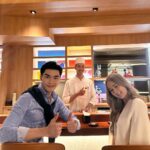 Rathanand Chanyachirawong Instagram - ว้าว ทุกคำจริงๆ ไปกินโอมากาเสะที่ @hotaru.omakase มาฮับ เป็น20คำที่ตื่นตาตื่นใจทุกคำและแน่นอน อร่อยมาก Appitizerน่าสนใจทุกคำ ก่อนเข้านิกิริ ข้าวปรุงรสด้วยน้ำส้มสายชูแดงปรุงรสได้กลมกล่อมมาก ไม่มีแย่งซีนน้องปลาเลย ส่วนน้องปลาตั้งมะได ชิมะอาจิ คินเมะได ชูโทโร่ โอโร่ agedมาหมด เจ้มจ้นมาก และแน่นอนUni ใช้Buffon uni หวานฉ่ำ อยากซ้ำ เมนูล้างpalateที่surprisedมาก คือ ไข่ตุ๋นคั่นด้วยวิปครีปทรัฟเฟิลและท็อบด้วยกุ้งเทมปุระ เมนูนี้มีในทุกคอร์สด้วย เชฟเบียร์ที่มาดูแลบอกมา เชฟพิถีพิพิถันกับทุกเมนู ที่สำคัญ presentation สนุกมากๆทั้ง20คำเลย อยากลองกินโอมากาเสะเริ่มที่799 แนะนำเลยจ้า ยิ้มกลับบ้านแน่นอน เดี๋ยวจัดเต็มช็อตเด็ดในreelต่อ รอติดตามชมนะฮับ #hotaruomakase #sushi #omakase Hotaru 119 Omakase & Izakaya - Sanampao