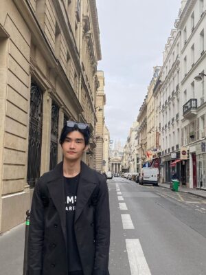 Rathanand Chanyachirawong Instagram - ตื่นมาซื้อกาแฟแถวบ้าน หนาวมาก
ปล.ท้ายซอยนั้น……….ไม่ใช่ Sacré-Cœurนะ ไม่รู้ๆผมไม้รู้