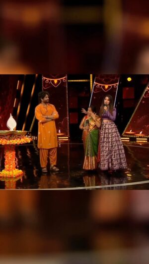 Rathika Rose Instagram - THAGGEDE LE 🔥🔥🔥

I’m grateful for your presence @iam_bhanusri Garu 

COSTUME BY @yamini_vanga 
JEWELLERY BY @aanvitrends 

#rathikarose #bhanusri #biggboss7telugu #bigbosstelugu #biggbosstelugu #starmaa #amma #thaggedhele #fire #alluarjun