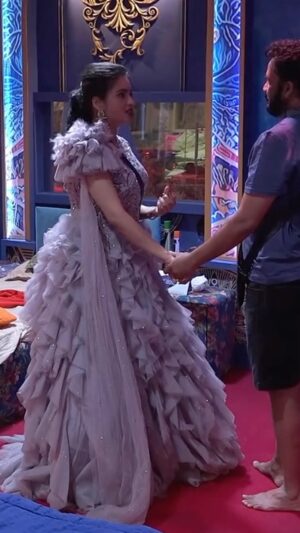 Rathika Rose Instagram - RATHIKA IS BACK TO BB7 HOME 

Costume by : @adika_fashion_cafe 

#bigboss #bigbosstelugu #rathikarose #bigbosstelugu2 #starmaa