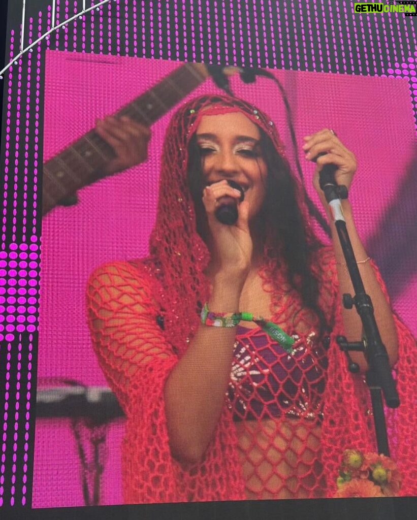 Raveena Aurora Instagram - very grateful to be in this iteration of life , very grateful to be of magic and around it all the time 😍 Outside Lands Music Festival