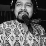 Ravi G Instagram - Malarodu malaringu - Bombay #ravig #reels #artist #reelsinstagram #artist Instagram #homejamseries #lifeofamusician #tamil #arr #arrahman #chennai #musically #cover #tamilsongs #maniratnam #bombay #peace #harmony