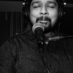 Ravi G Instagram - Home jam series- My Favourite - No.13 Anbe anbe kollathey #ravig #réel #artist #reelsinstagram #artistinstagram #homejamseries #lifeofamusician #tamil #arr #arrahman #chennai #musically #cover #tamilsongs #hariharan #aishwaryarai #jeans