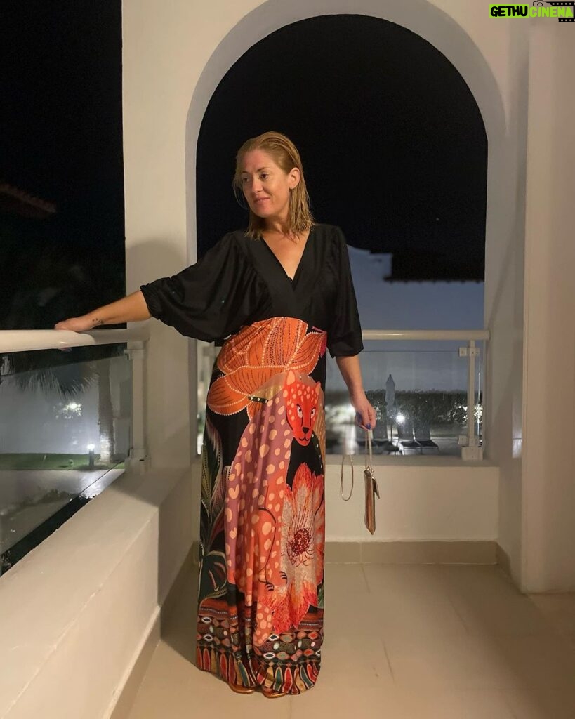 Rebeca Instagram - Vamos lá jantar 🥘 Vestido @by_manuela_moreira adoro 🥰 o que acham? Vou bem?