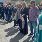 Rebeca Instagram - Muitas vezes, com a correria do dia a dia esquecemo-nos do que realmente importa, e agradecer é uma das coisas que acaba por ficar esquecida. Eu, enquanto cidadã, sempre valorizei o trabalho dos bombeiros, há 25 anos que retribuo todo o meu respeito, carinho e reconhecimento. Continuarei a fazê-lo, sempre! Hoje, não poderia deixar de vos dizer que é uma honra e um orgulho ser lembrada para apadrinhar este momento especial. Não esquecerei, NUNCA o vosso gesto de amor. E se agradecer é retribuir tudo o que dão…então, OBRIGADA❤️ Bombeiros das Caldas da Rainha Ambulância batizada com o meu nome Grata pelo carinho ❤️🙏 Fotos @joaocarloscosta007 Obrigada Sr. Comandante Nelson Cruz e a toda a corporação Obrigada Sr Presidente @presidente_vitormarques