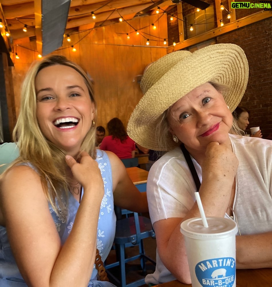 Reese Witherspoon Instagram - Happy Birthday to the best mom I could ever dream of! Thank you for always believing in my dreams and cheering me on... and making me Laugh everyday. I love you , Mama! 💗🌸🤗